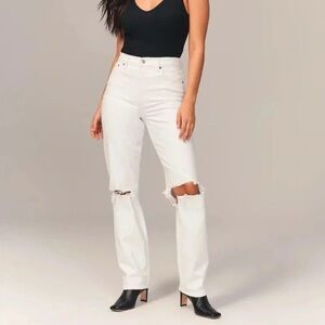 Abercrombie & Fitch Women's Curve Love Ultra High Rise 90s Straight Jean 34L